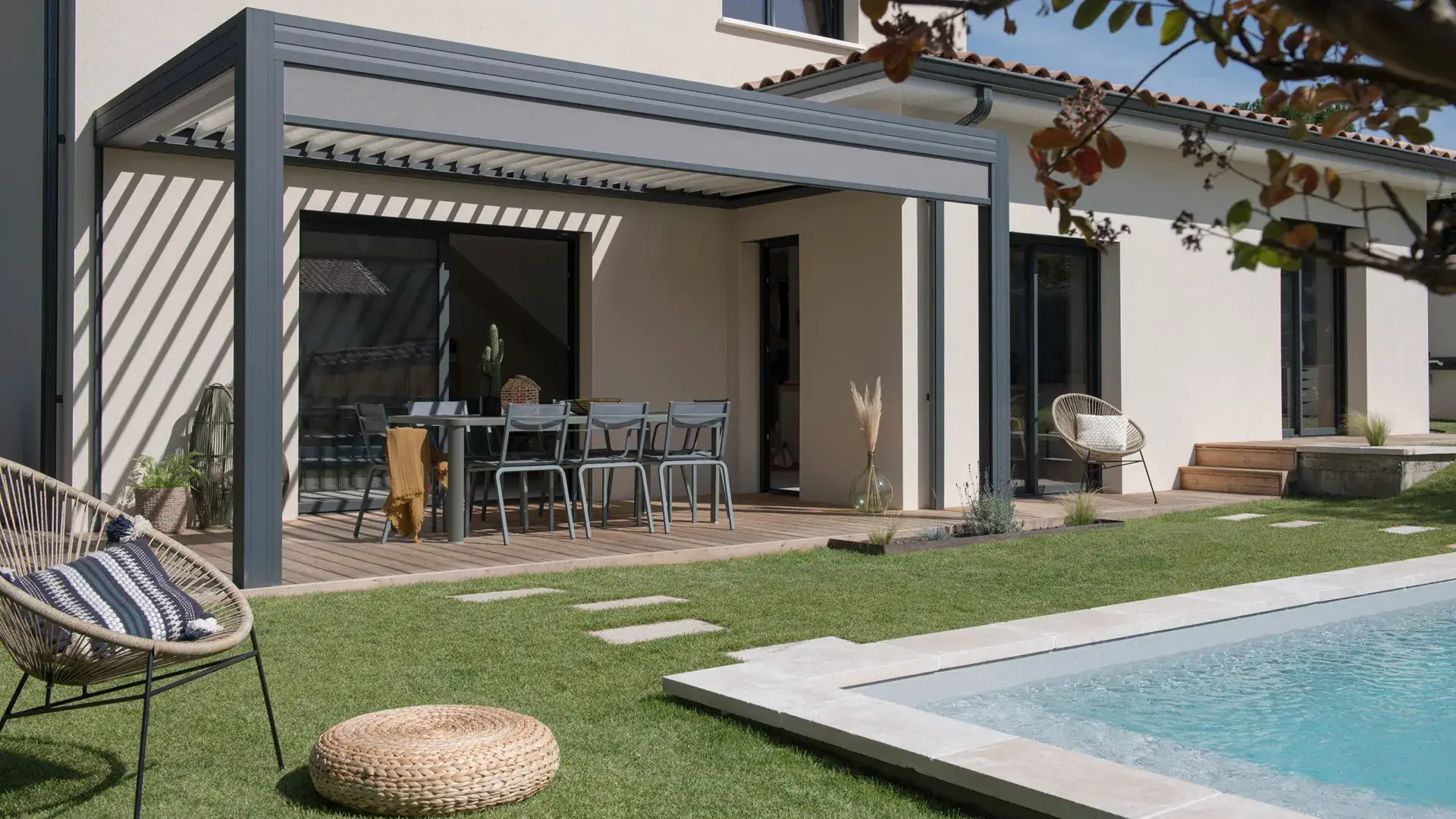 pergola sur mesure à Avignon, installation personnalisée pour votre terrasse coublanc