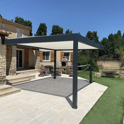 pergola bioclimatique à Avignon, idéale pour prolonger vos moments à l'extérieur toute l'année