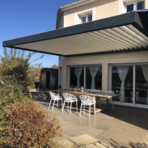 pergola bioclimatique à Avignon, confort et design pour votre extérieur
