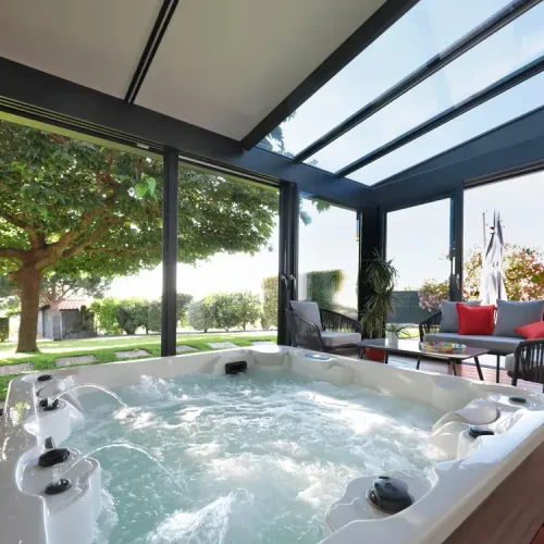 rénovation de véranda avec toiture vitrée à Avignon, ajout d'une pièce à vivre spacieuse et lumineuse